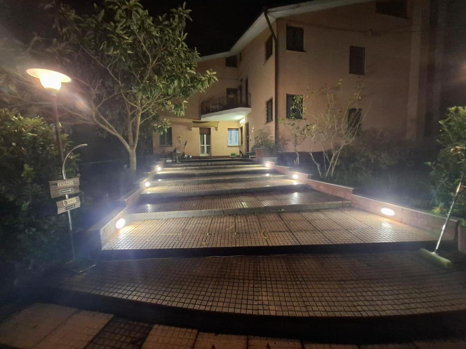 King'S House Apartment Roletto Exterior foto